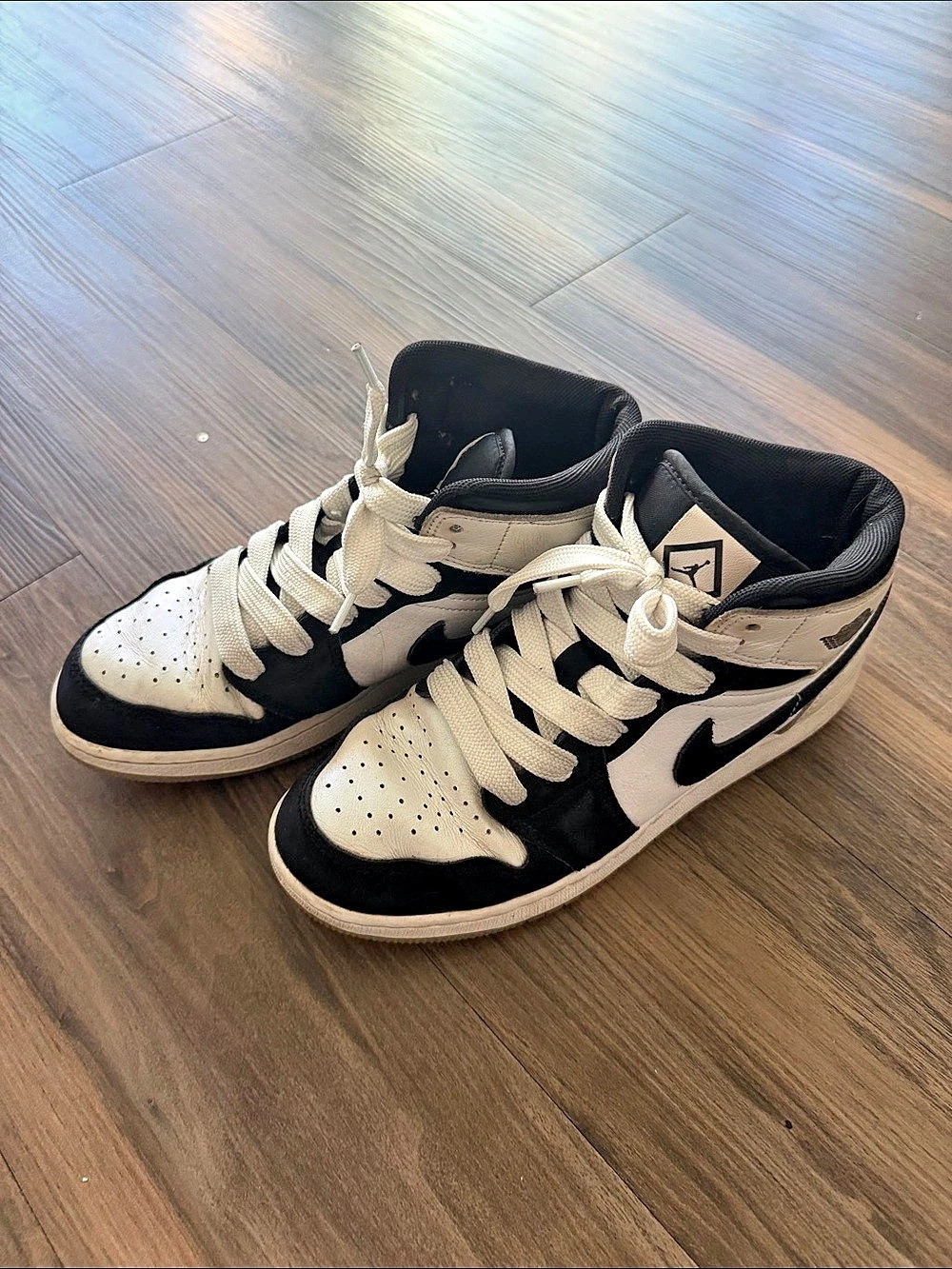 Nike Air Jordan 1 Mid Black & White Sneakers W8